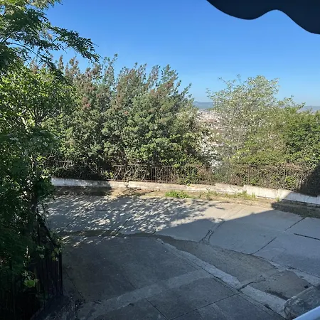 Kisses From تيرانا