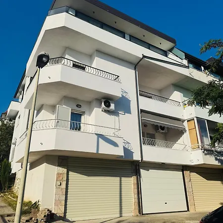 公寓 Kisses From 地拉那