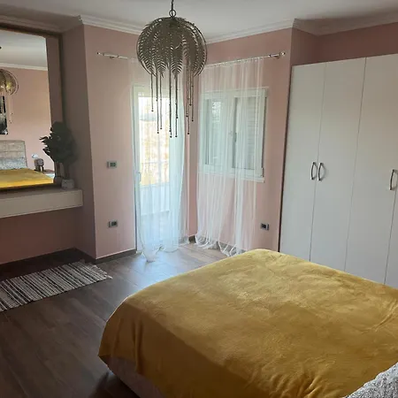 公寓 Kisses From 地拉那