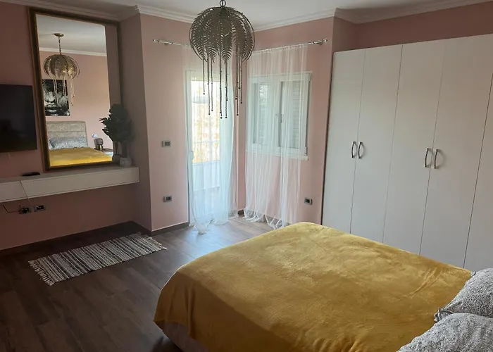 公寓 Kisses From 地拉那